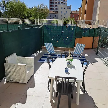 Port Dauphin 10, Rez De Jardin Avec Piscine アパート