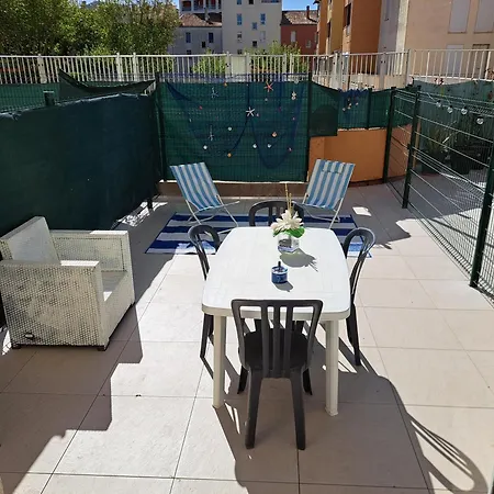 Port Dauphin 10, Rez De Jardin Avec Piscine Lägenhet *